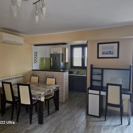 Apartments Uzila Family Mugeba Esterno foto