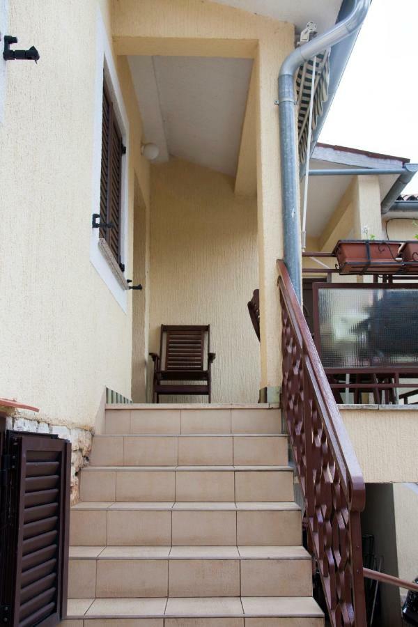 Apartments Uzila Family Mugeba Esterno foto