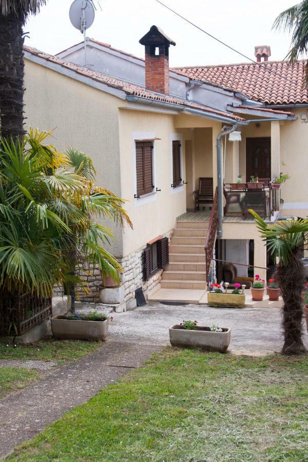 Apartments Uzila Family Mugeba Esterno foto