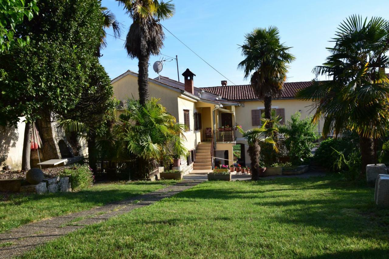 Apartments Uzila Family Mugeba Esterno foto