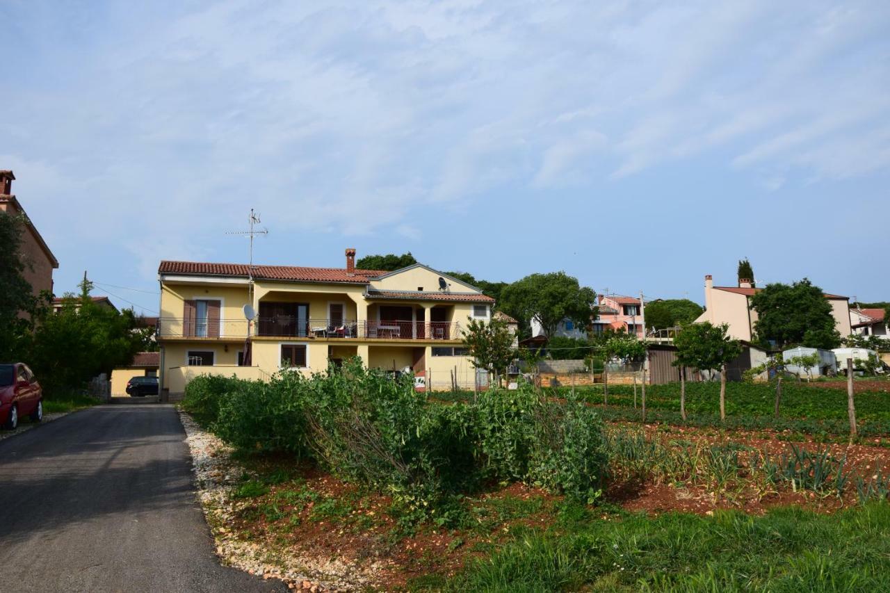 Apartments Uzila Family Mugeba Esterno foto